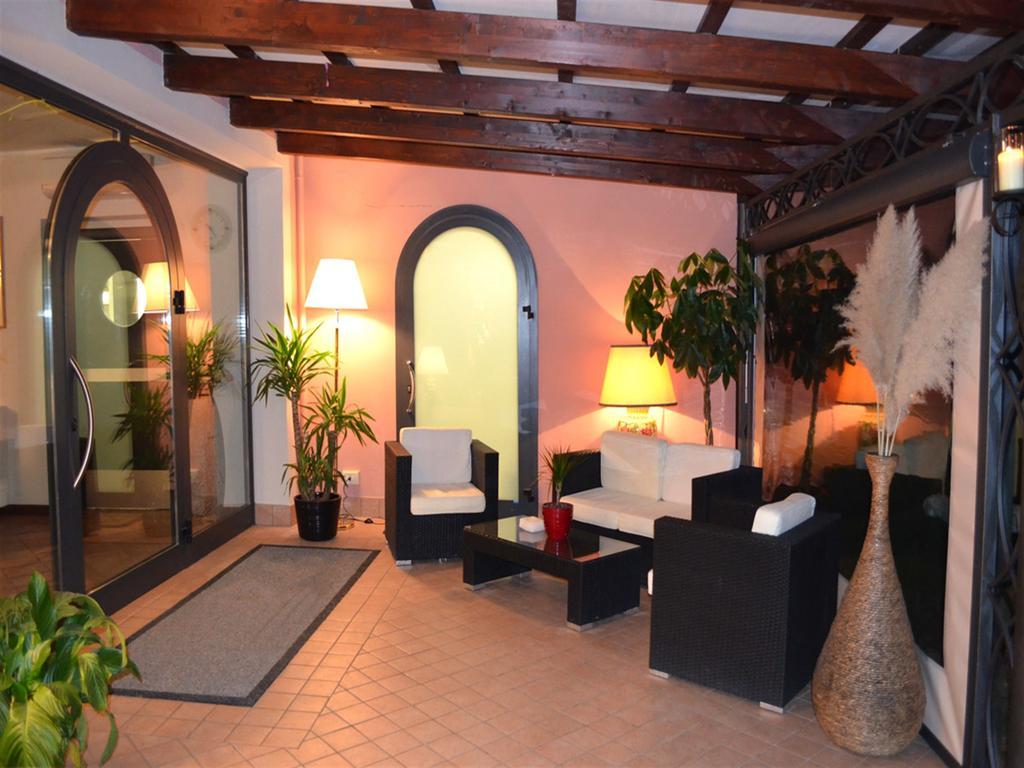 Queen Hotel San Giovanni Teatino Exterior foto